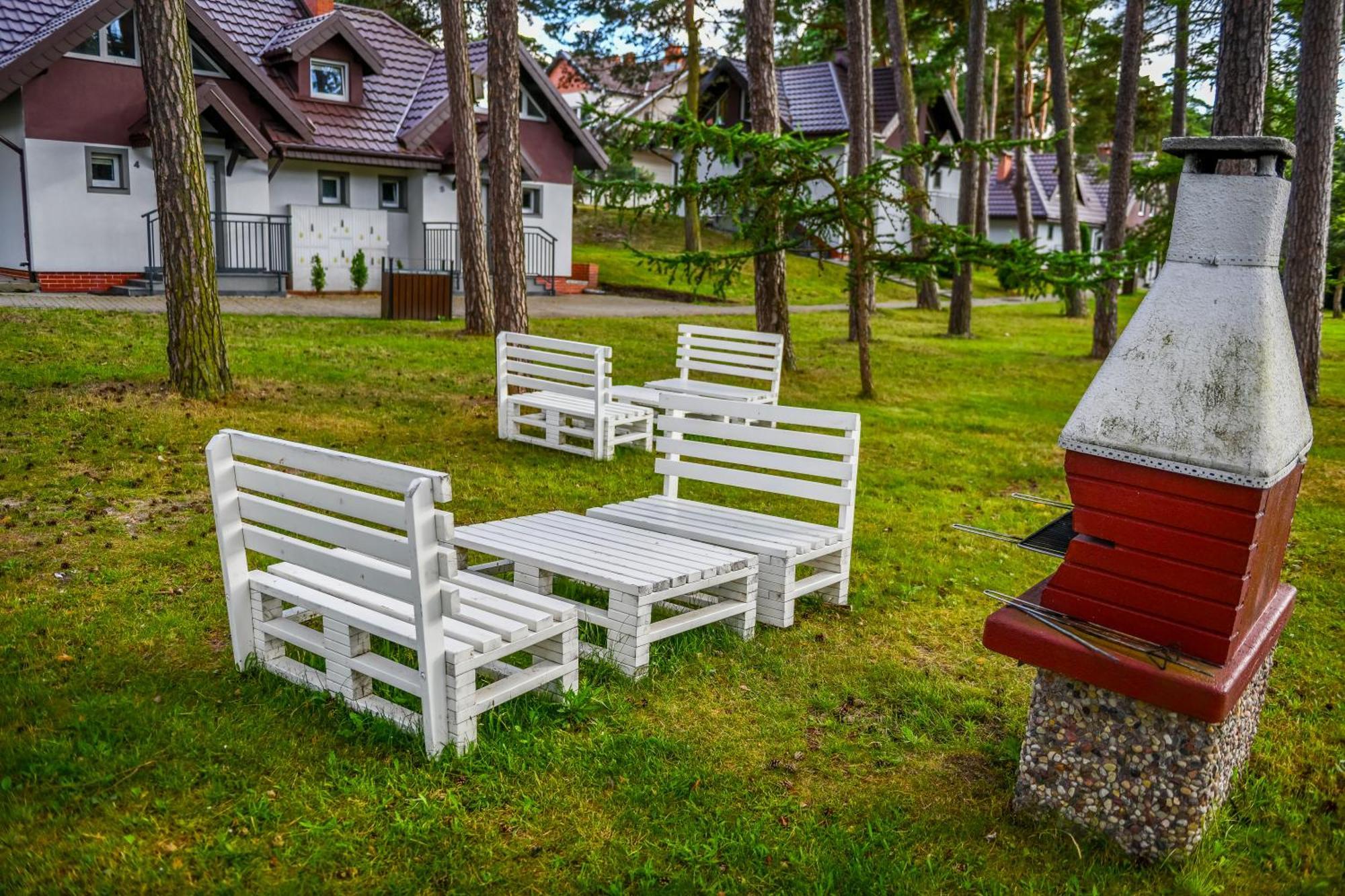 Forest Family Resort - Domki Caloroczne Ustka Exterior foto