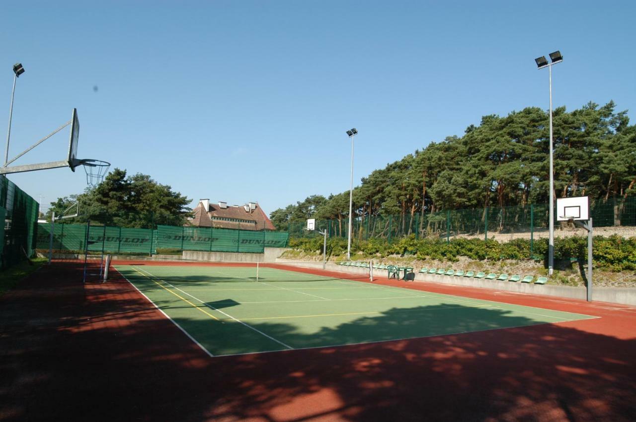 Forest Family Resort - Domki Caloroczne Ustka Exterior foto